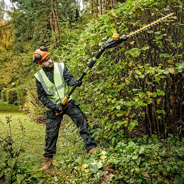 Кущоріз акумуляторний щітковий зі штангою DeWALT DCMPH566N - фото #4
